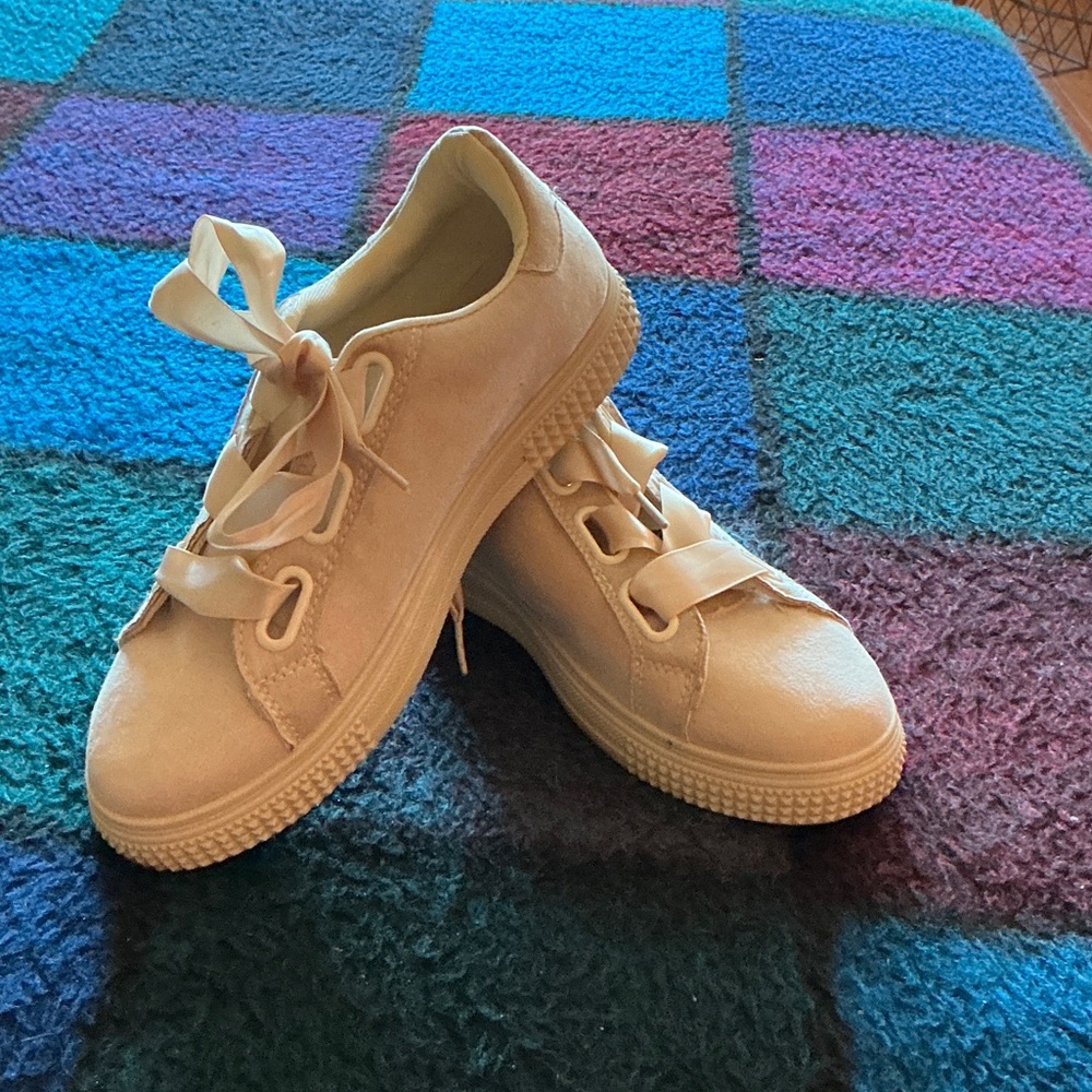 Women's Cream Sneakers